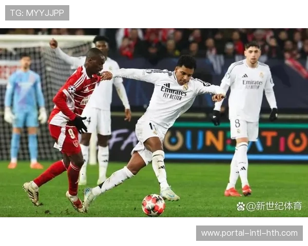 绝杀球：拜仁边路传中头球破门